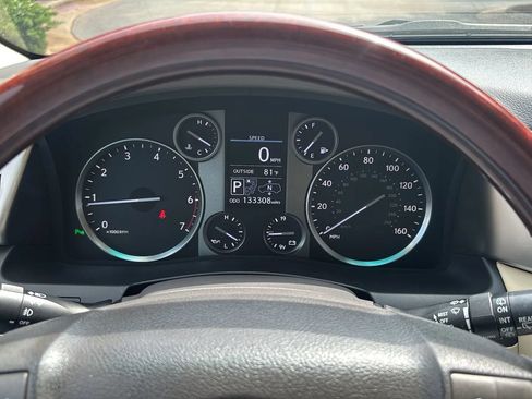 Used 2013 Lexus LX 570 4WD w/ Luxury Pkg image 9
