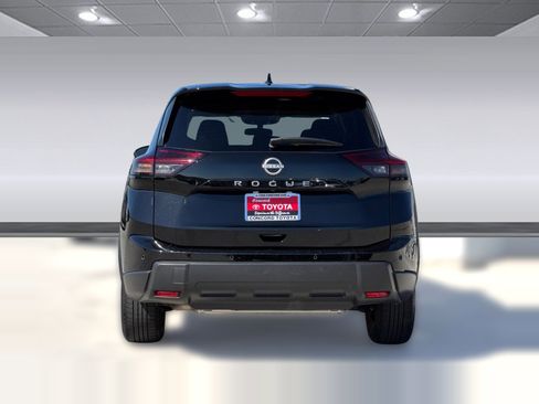 Used 2025 Nissan Rogue SV FWD image 10