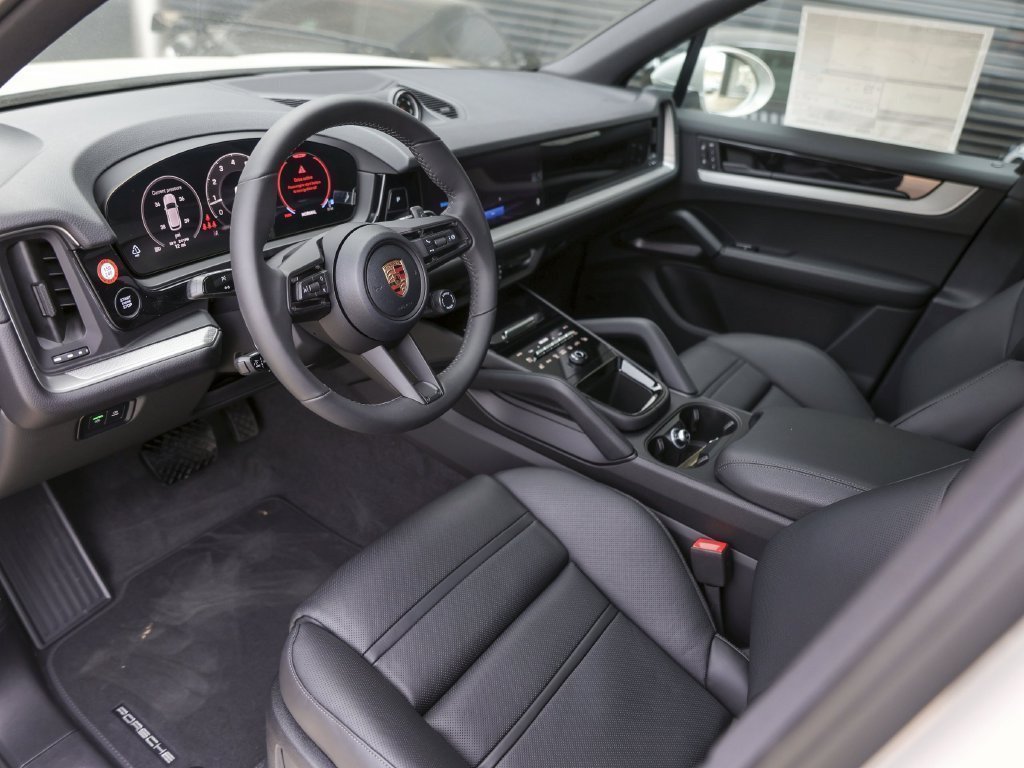Certified 2026 Porsche Cayenne AWD/4WD image 4