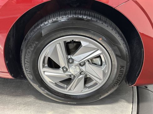 Certified 2024 Hyundai Elantra SE FWD image 12