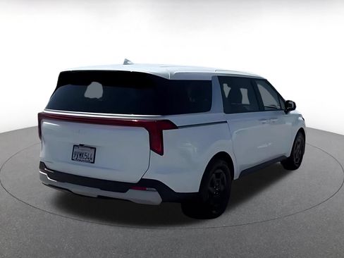 Used 2026 Kia Carnival FWD image 12