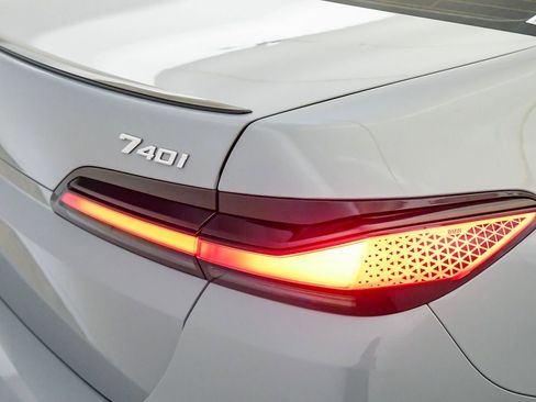 Certified 2023 BMW 740i RWD image 12