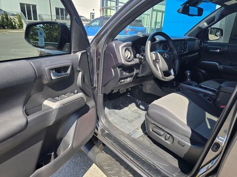 Used 2023 Toyota Tacoma TRD Off-Road AWD/4WD image 19