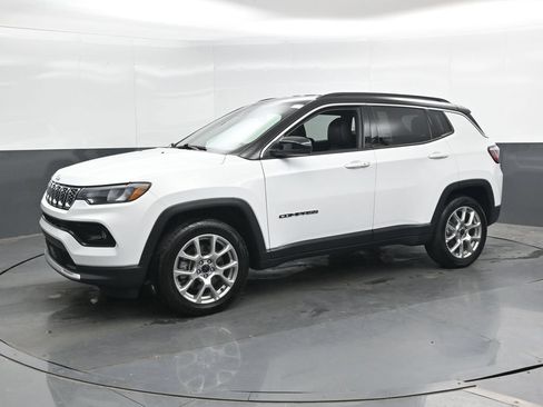 Used 2025 Jeep Compass Limited AWD/4WD image 7