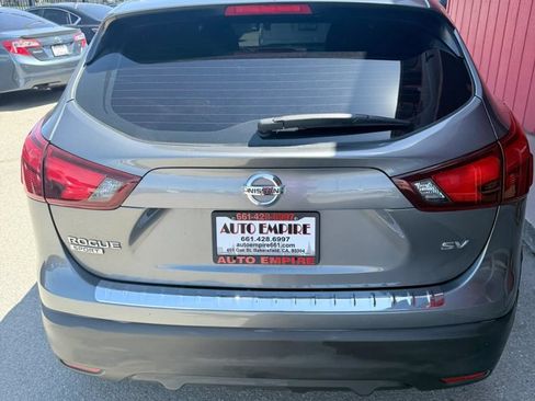 Used 2018 Nissan Rogue Sport SV FWD image 4