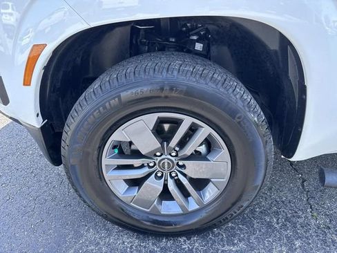Used 2025 Nissan Frontier SV AWD/4WD image 4