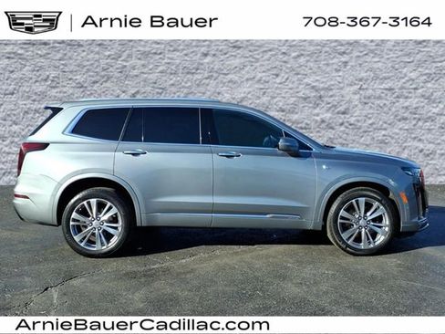 Used 2024 Cadillac XT6 Premium Luxury w/ Technology Package AWD/4WD image 4