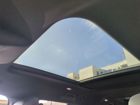 New 2026 Land Rover Defender 130 X-Dynamic SE image 24