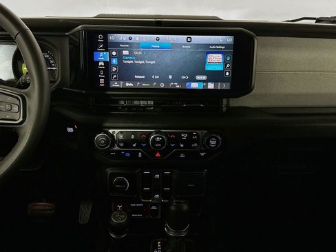 Used 2024 Jeep Wrangler Unlimited AWD/4WD image 27