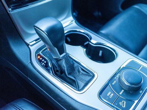 Used 2021 Jeep Grand Cherokee Limited w/ Trailer Tow Group IV image 21