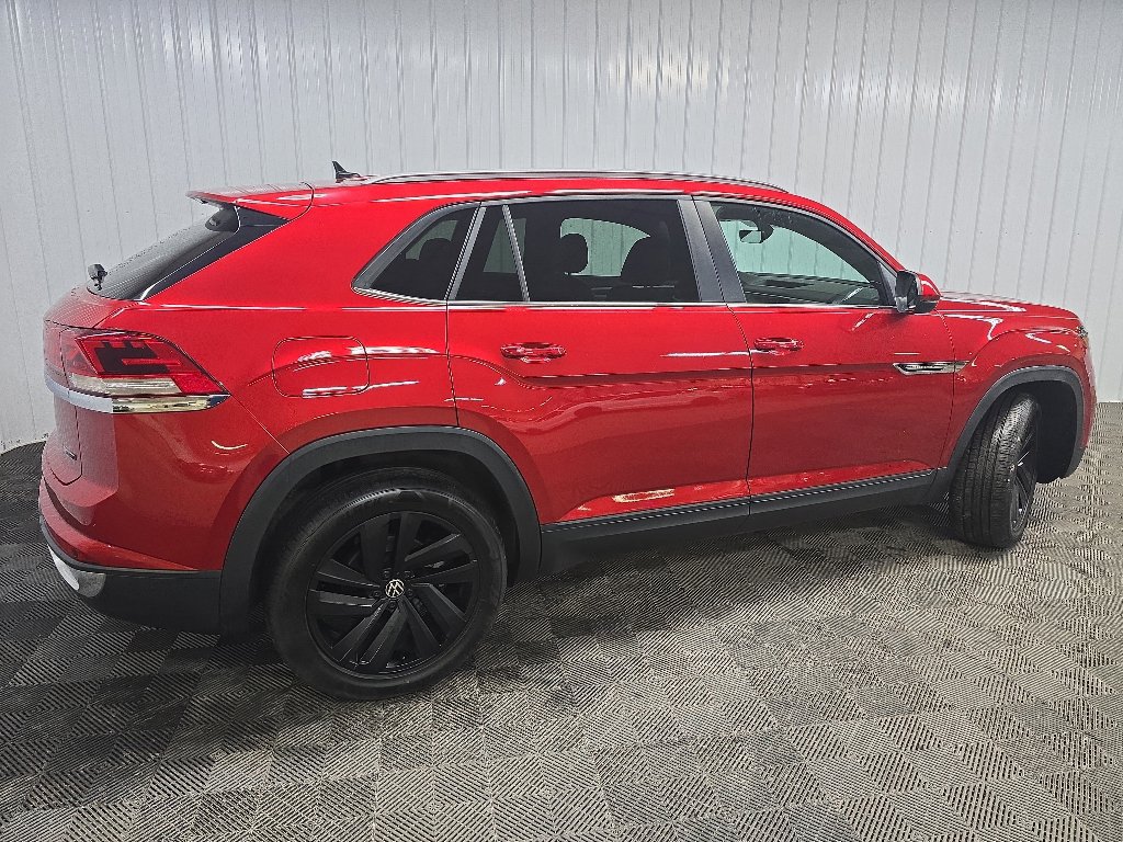 Used 2022 Volkswagen Atlas Cross Sport SE w/ Black Wheel Package AWD/4WD image 3