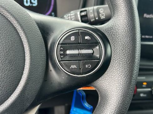 Used 2023 Kia Soul LX w/ Option Group 015 FWD image 17