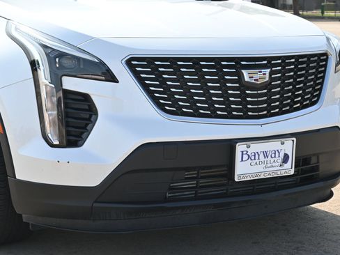 Used 2023 Cadillac XT4 Luxury w/ Cold Weather Package FWD image 27
