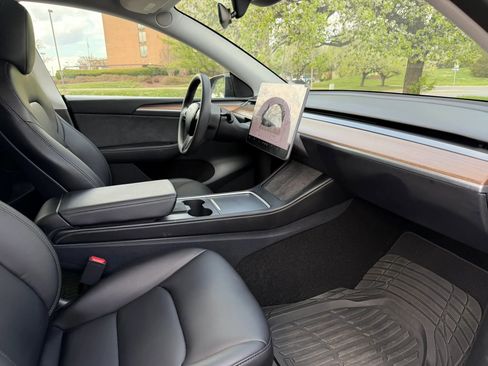 Used 2025 Tesla Model Y Long Range RWD image 12