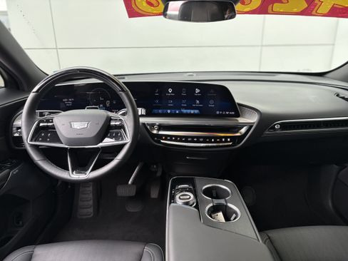 Used 2024 Cadillac Lyriq Luxury AWD/4WD image 18