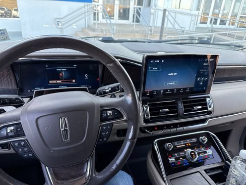 Used 2022 Lincoln Navigator Reserve AWD/4WD image 18