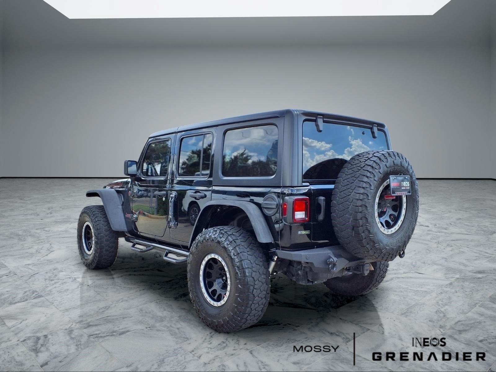 Used 2022 Jeep Wrangler Unlimited Rubicon w/ Cold Weather Group AWD/4WD image 2