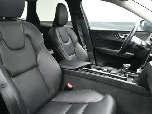 Used 2019 Volvo XC60 T6 Momentum w/ Advanced Package AWD/4WD image 10