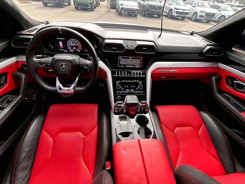 Used 2020 Lamborghini Urus image 3