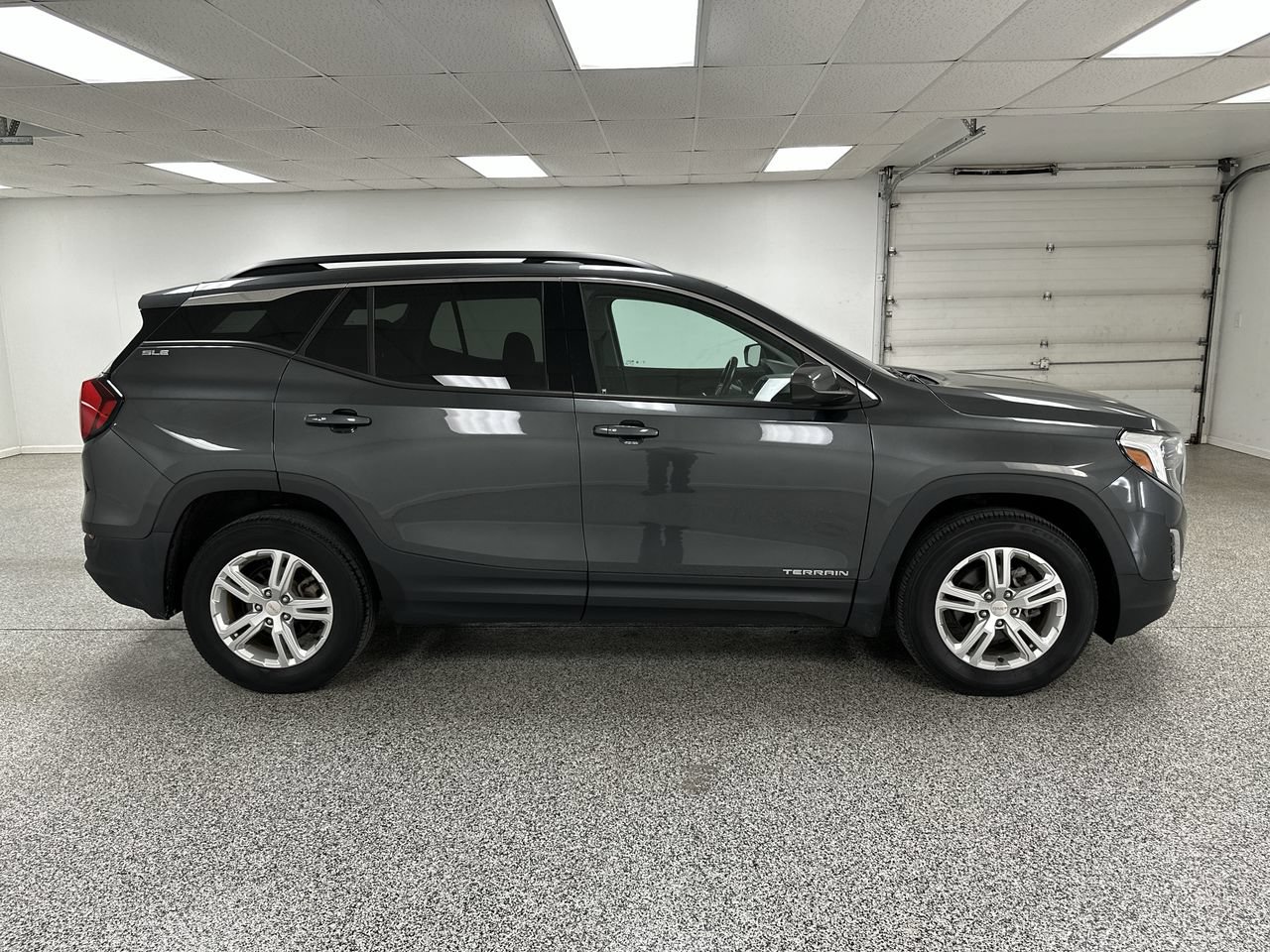 Used 2020 GMC Terrain SLE w/ Driver Convenience Package AWD/4WD image 9