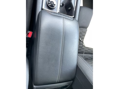 Used 2022 Nissan Pathfinder SV w/ SV Black Package AWD/4WD image 32