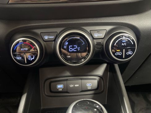 Used 2025 Hyundai Venue SEL FWD image 20