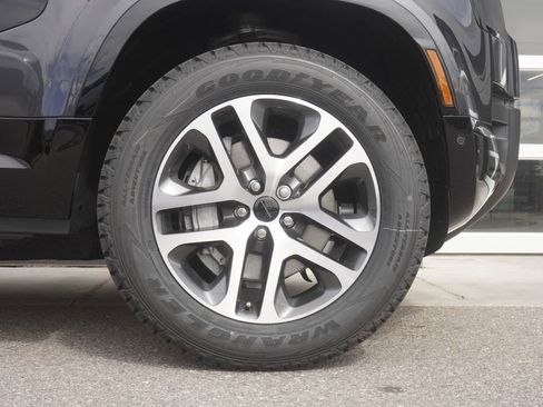 New 2026 Land Rover Defender 110 X-Dynamic SE image 33