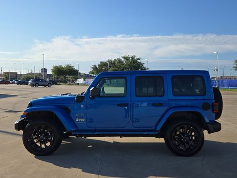 Used 2024 Jeep Wrangler Unlimited Sahara AWD/4WD image 7