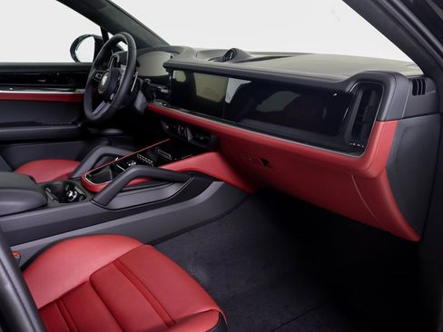 New 2025 Porsche Cayenne Turbo image 7