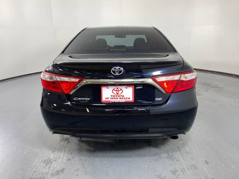 Used 2017 Toyota Camry SE image 5