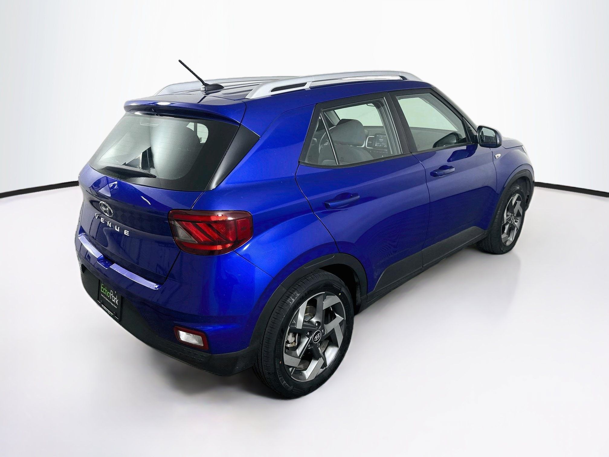 Used 2025 Hyundai Venue SEL FWD image 9