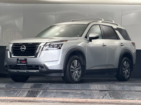 Used 2024 Nissan Pathfinder SL image 7