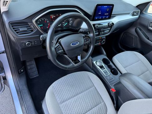 Used 2022 Ford Escape SE w/ SE Sport Appearance Package image 11