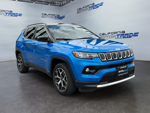 Used 2025 Jeep Compass Limited AWD/4WD image 3