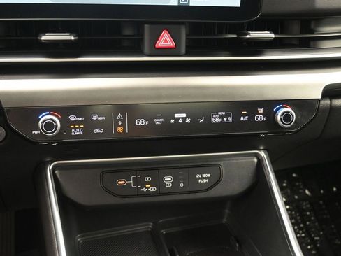 Used 2025 Kia Carnival SX Prestige FWD image 18