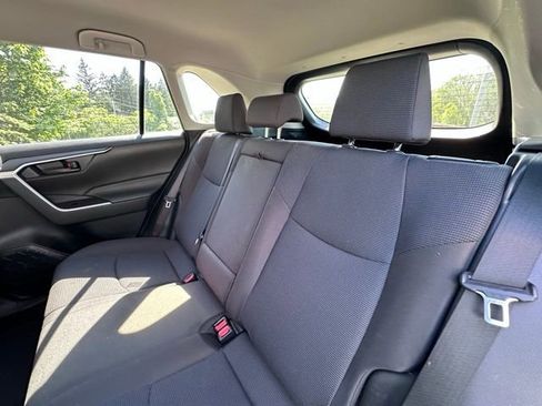 Used 2021 Toyota RAV4 LE w/ Carpet Mat Package (TMS) AWD/4WD image 11