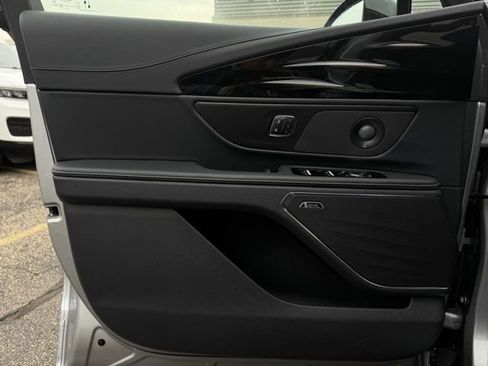 Used 2026 Lincoln Nautilus Reserve w/ Jet Appearance Package image 13