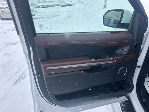 Used 2022 Ford Expedition Max Limited image 10