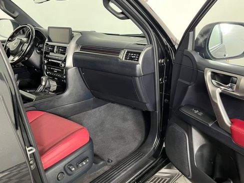 Used 2023 Lexus GX 460 Premium w/ Accessory Package AWD/4WD image 28