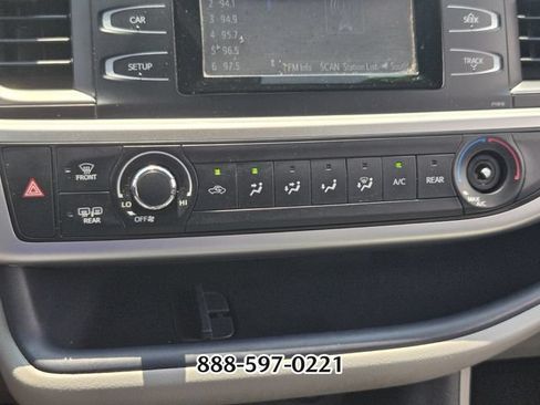 Used 2019 Toyota Highlander LE FWD image 24