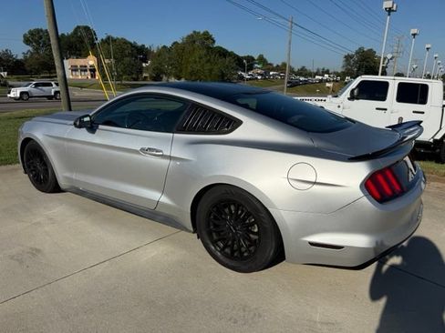 Used 2016 Ford Mustang Coupe RWD image 5