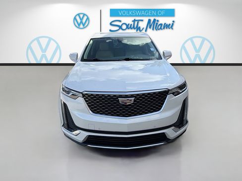 Used 2022 Cadillac XT6 Premium Luxury FWD image 2