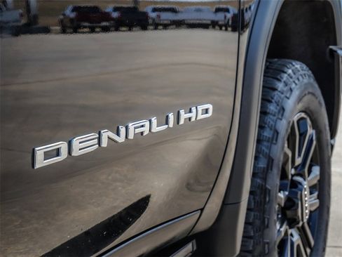 Used 2023 GMC Sierra 2500 Denali w/ Denali Black Diamond Edition image 10