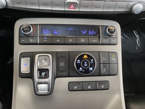 Used 2022 Hyundai Palisade SEL w/ 8P Bench Seat Package AWD/4WD image 35