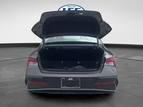New 2026 Hyundai Elantra SEL Sport FWD image 17