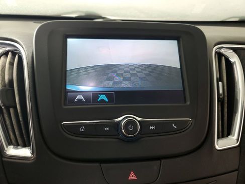 Used 2017 Chevrolet Malibu LT image 21