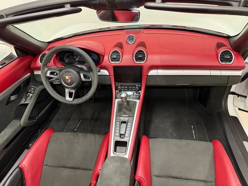 Certified 2022 Porsche 718 Boxster Spyder RWD image 22