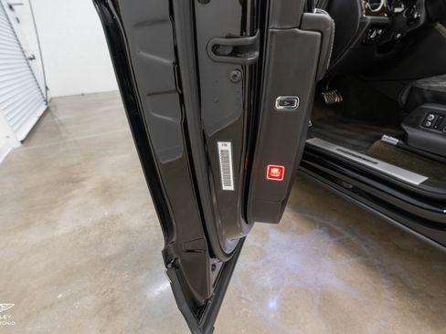Used 2017 Bentley Bentayga AWD/4WD image 23