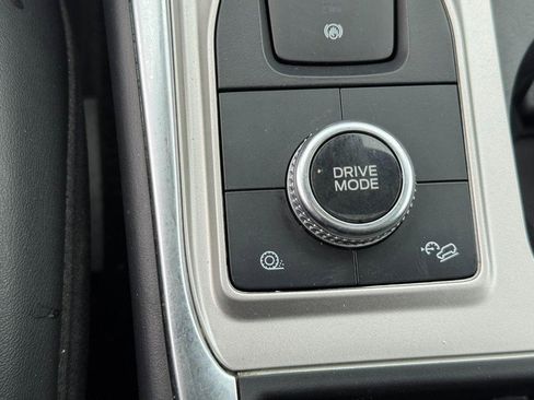 Used 2023 Ford Explorer XLT w/ Equipment Group 202A image 23