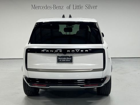 Used 2024 Land Rover Range Rover Long Wheelbase SE image 4